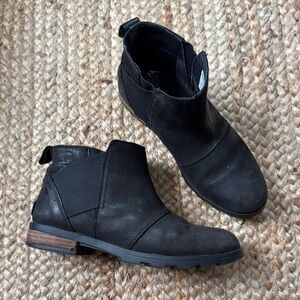 Sorel US 7 Womens Black Emelie Chelsea Waterproof Boots